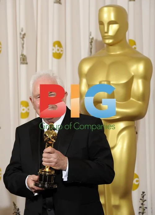 David Seidler Kisses Oscar at Academy Awards