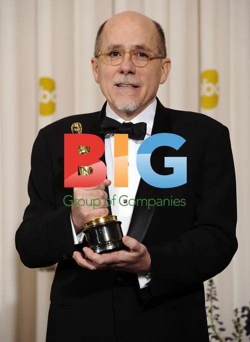 Richard King Poses With Oscar