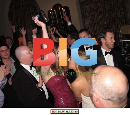 Anne Hathaway celebrates Oscar win