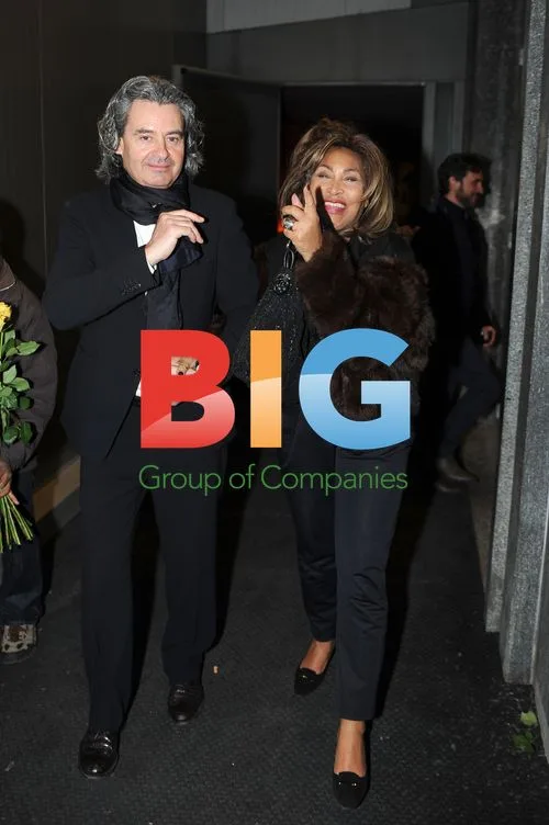 Tina Turner and boyfriend at Nobu Milan