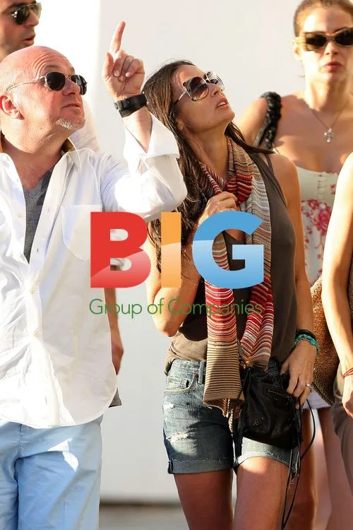Demi Moore Shopping in St Baths, France