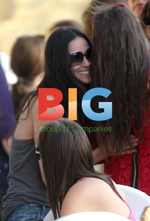 Demi Moore shopping in St Bath, France
