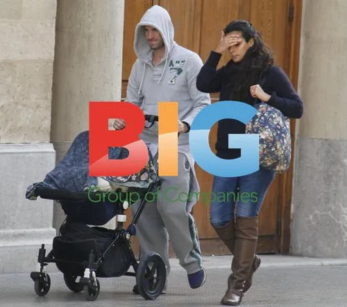 Joseph Fiennes with family in Majorca