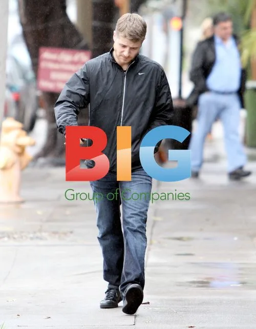 Benjamin McKenzie Gets Parking Ticket in Hollywood