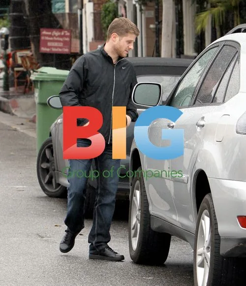 Benjamin McKenzie Gets Parking Ticket