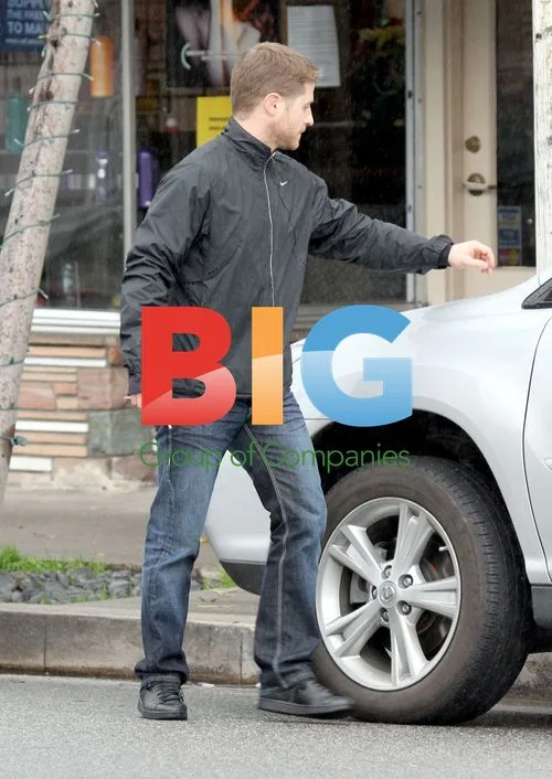Benjamin McKenzie Receives Parking Ticket