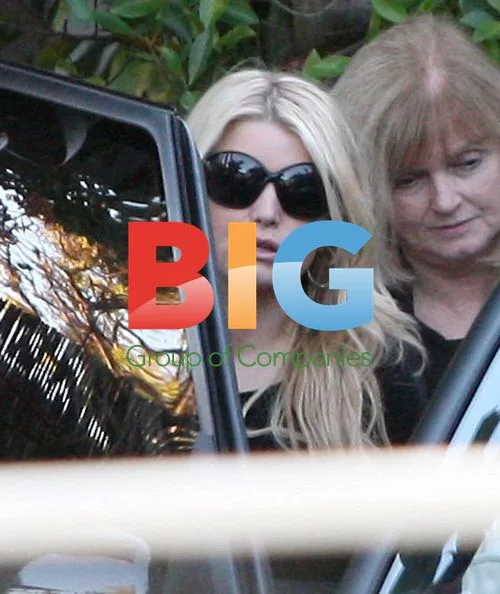 Jessica Simpson Leaving Friend's House