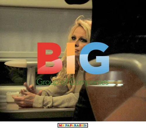 Pamela Anderson Makes Funny Faces on Train
