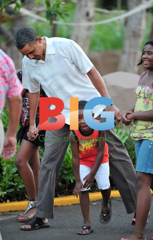 Obama Enjoys Shave Ice in Hawaii