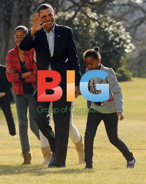 Obama Family Returns from Hawaii Vacation
