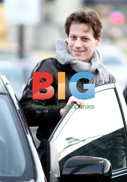 Ioan Gruffudd shops at Whole Foods