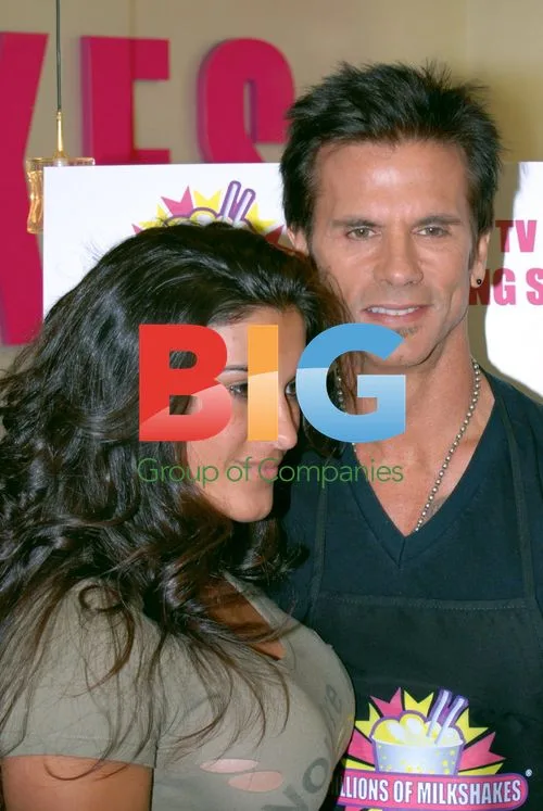 Lorenzo Lamas Creates Milkshake with Daughters