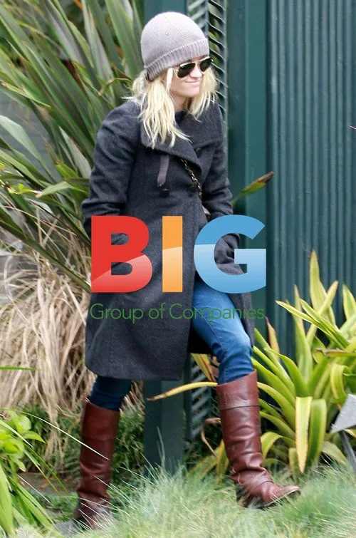 Reese Witherspoon Out in LA