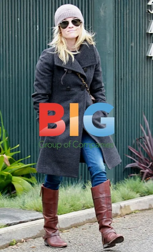 Reese Witherspoon Strolling in LA
