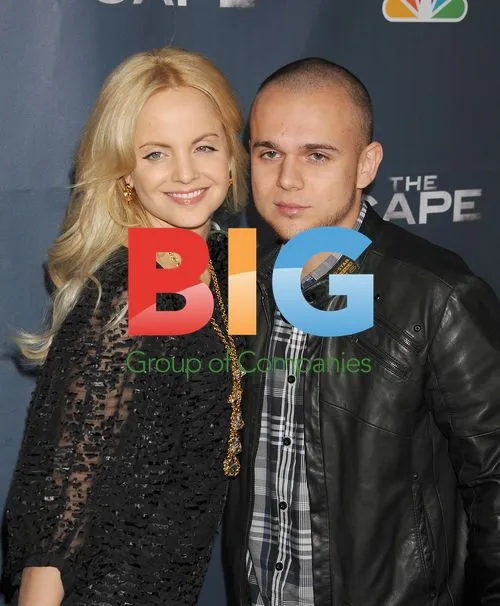 Mena Suvari and Simone Sestito at "The Cape" premiere party
