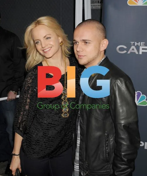 Mena Suvari and Simone Sestito at "The Cape" Premiere