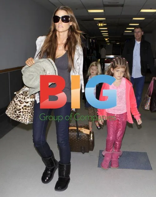 Denise Richards and daughters return to LAX