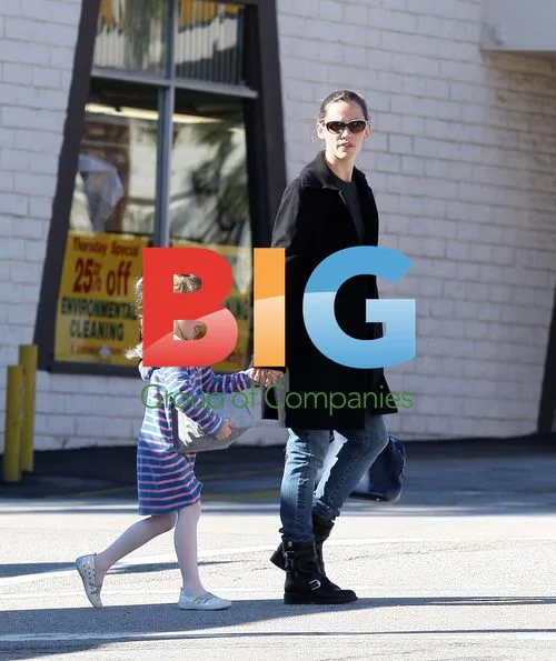 Jennifer Garner and Violet Affleck Outing