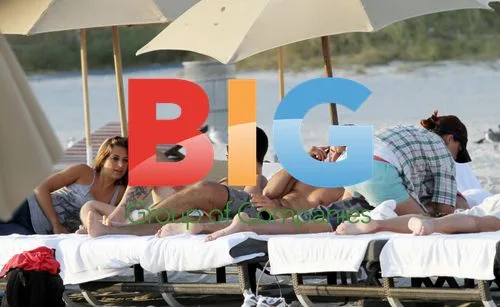 TV Personality Mammucari Gets Massage on Miami Beach