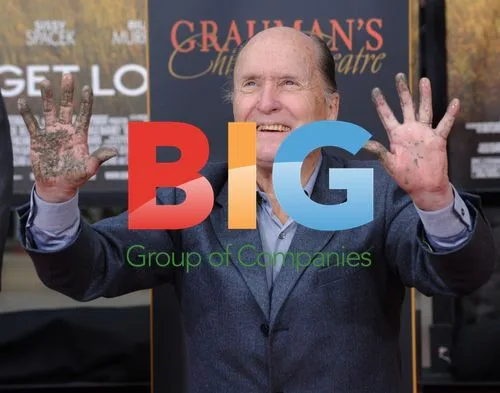 Robert Duvall adds handprints to Grauman's