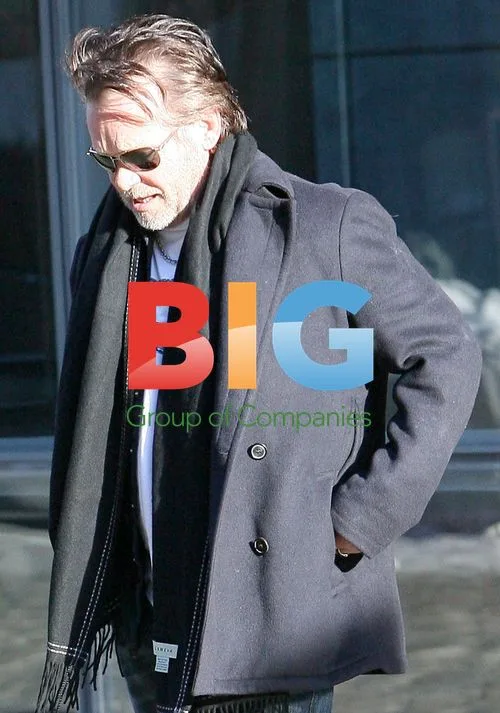 John Mellencamp and Meg Ryan out for takeout