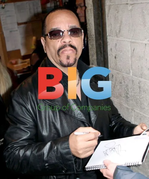 Ice T and Coco Sign Autographs