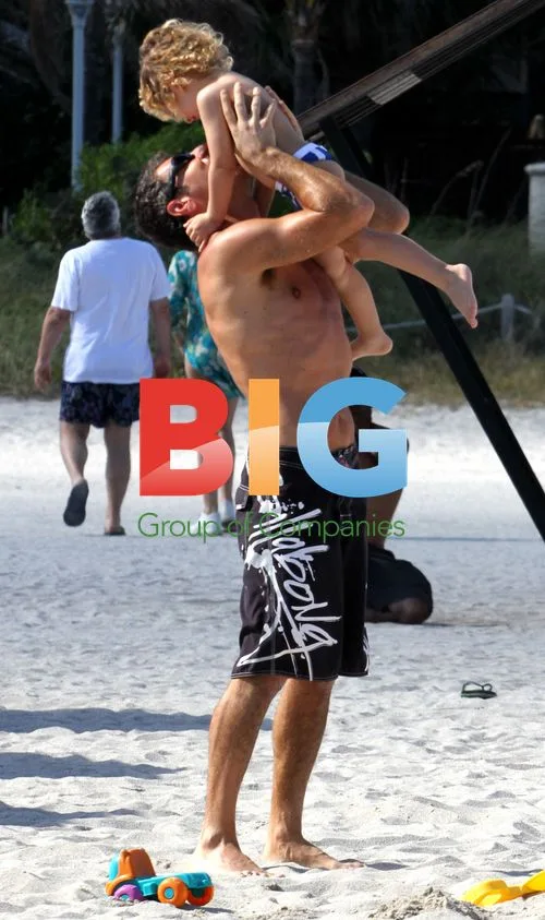 Enrico Papi and family vacation in Miami Beach
