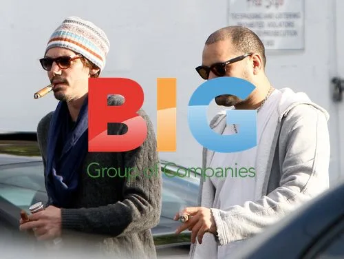 Lukas Haas has cigar outside Fred Segal