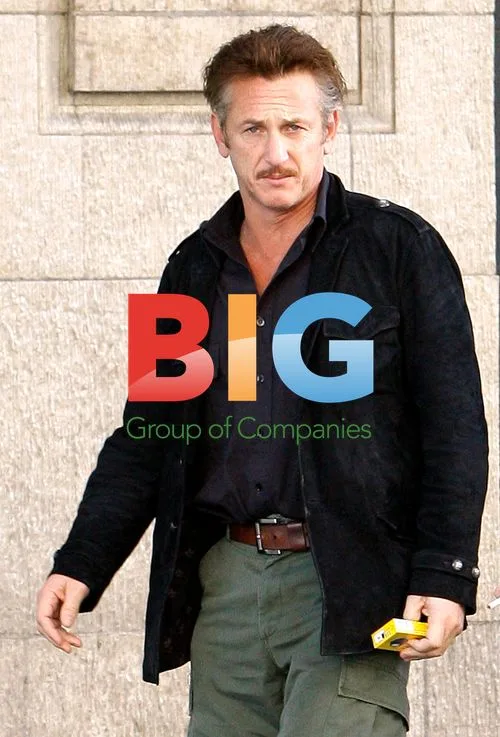 Sean Penn has lunch with friends