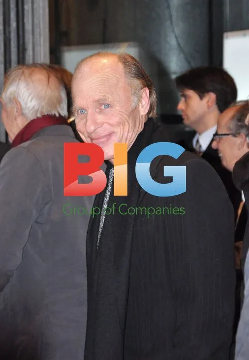 Ed Harris Greets Fans in Paris