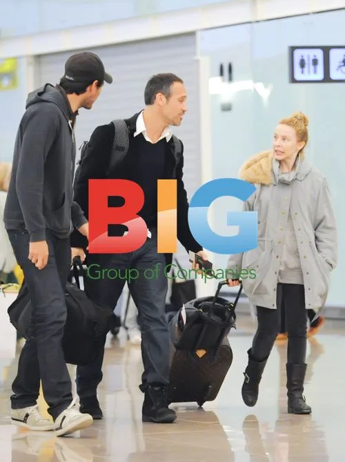Kylie Minogue and Andres Velencoso share romantic goodbye kiss in Spain
