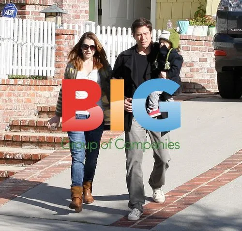 Alyson Hannigan at Yard Sale