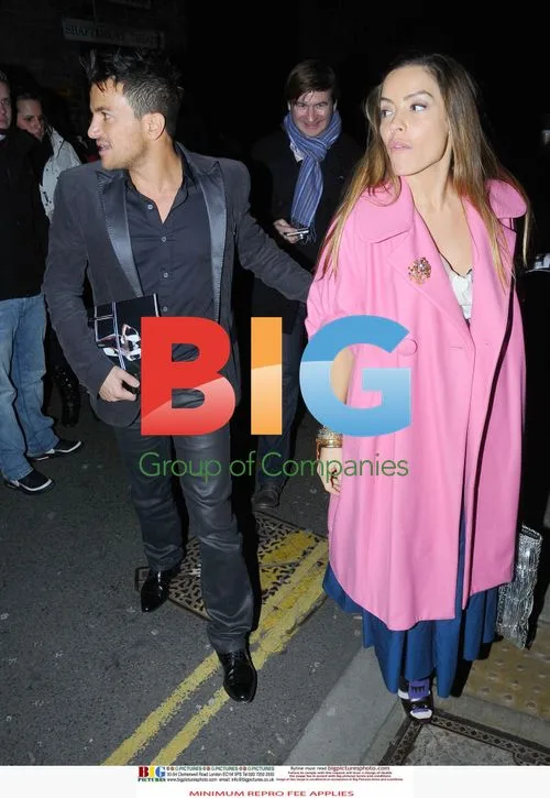 Peter Andre and Elen Rives leave theatre