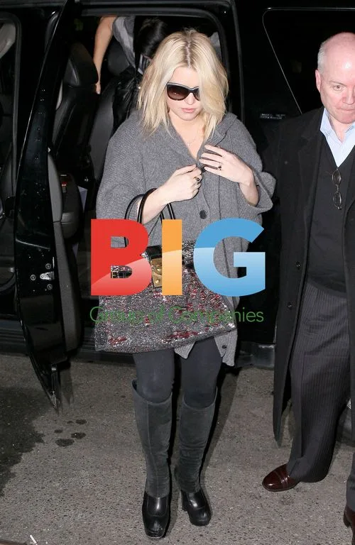 Jessica Simpson Heads to Meeting in NYC