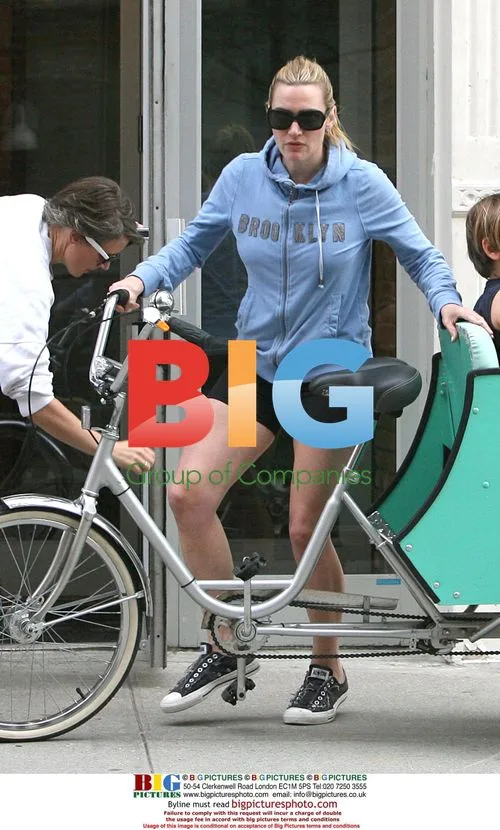 Kate Winslet arrives home on tricycle