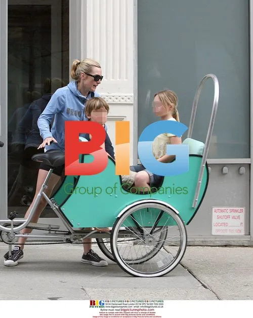 Kate Winslet Arrives Home on Tricycle
