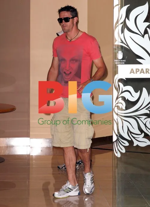 Kevin Pietersen Leaves Hotel