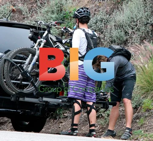 Orlando Bloom takes a break