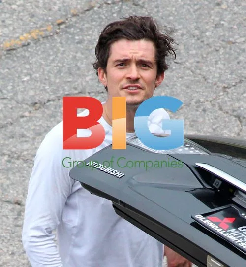 Orlando Bloom Takes Wee Outdoors Before Bike Ride
