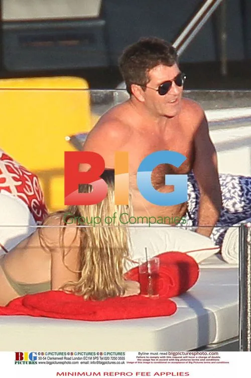 Simon Cowell relaxes in Caribbean