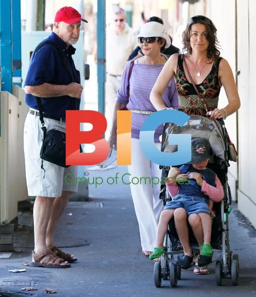 Andrew Strauss and family walk in Sydney
