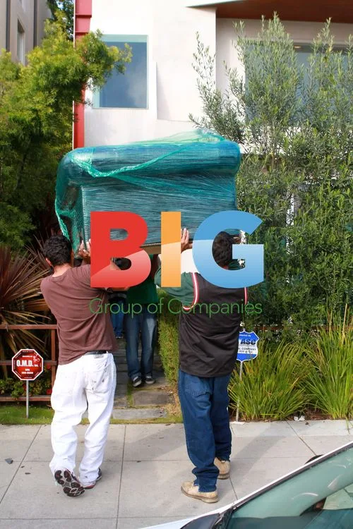 Lindsay Lohan Receives Couch Delivery