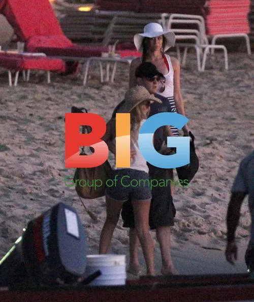 Michael Bublé and Girlfriend Sail in Caribbean