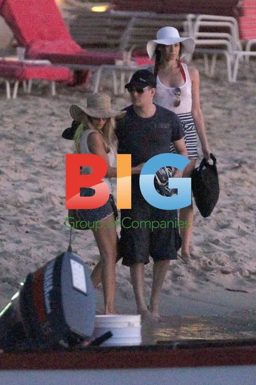 Michael Buble and Girlfriend Sail in Caribbean