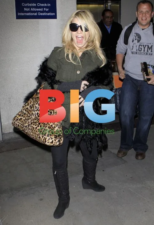Jessica Simpson Shows Off Engagement Ring