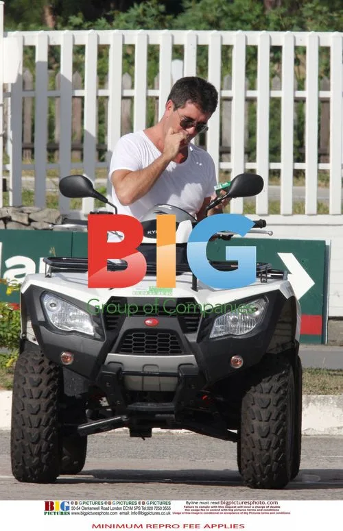 Simon Cowell and Mezhgan Hussainy on yacht