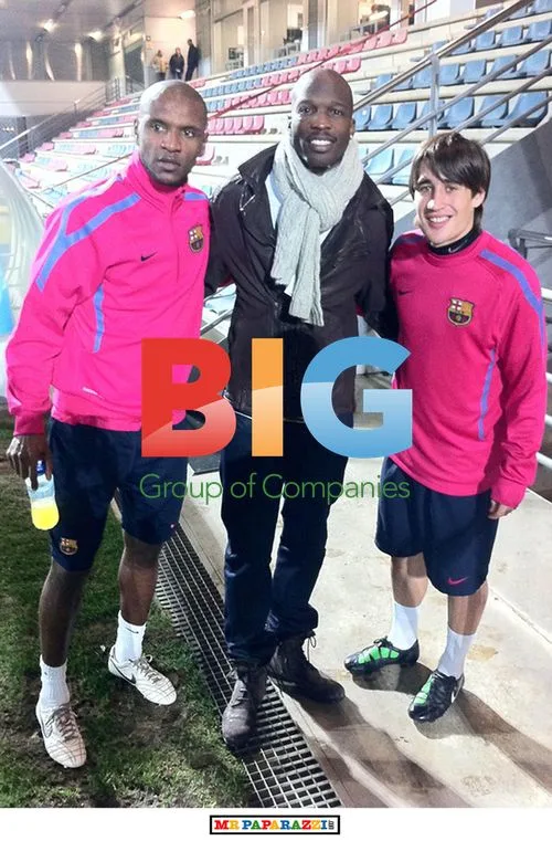 Chad Ochocinco Poses with Barcelona Players