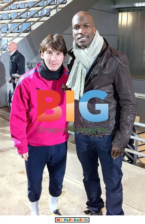 Ochocinco and Messi Pose Together