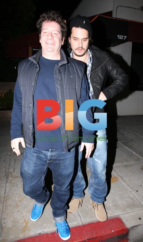 Jeff Ross and John Mayer enjoy sushi