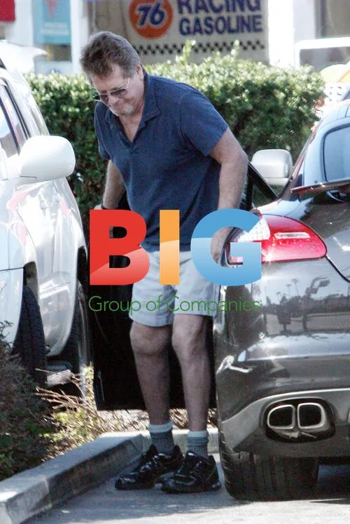 Ryan O'Neal Spotted in Beverly Hills